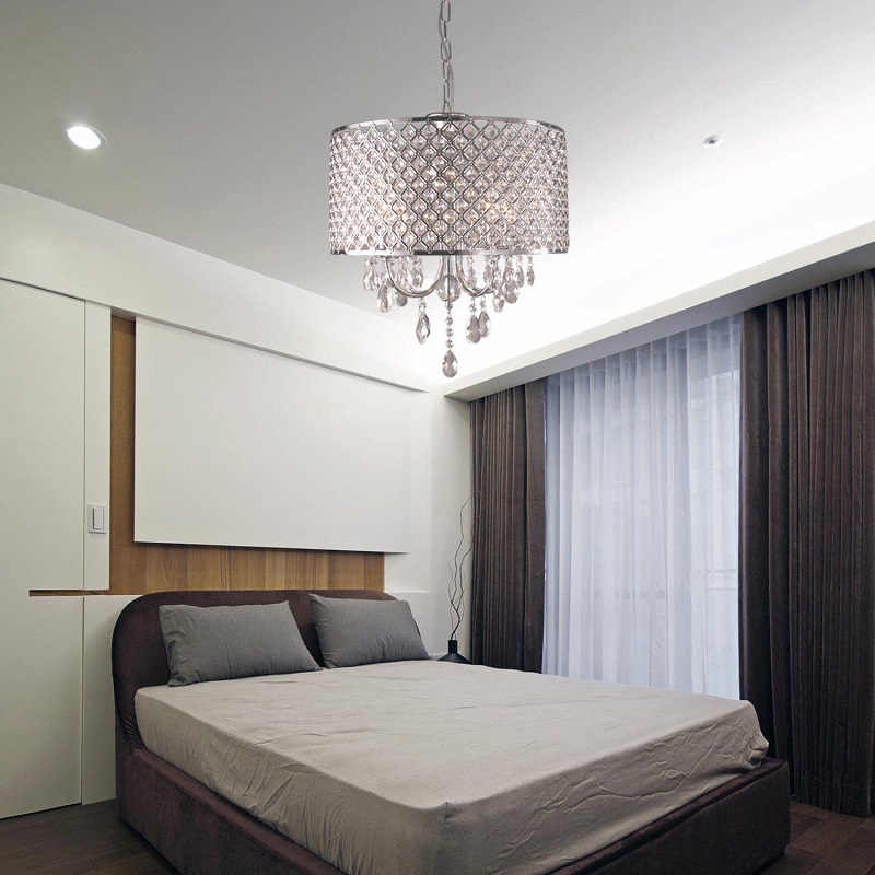Mẫu đèn thả trần cho phòng ngủ hình trống kết hợp với đèn chùm thả mang đến nét đẹp sang trọng