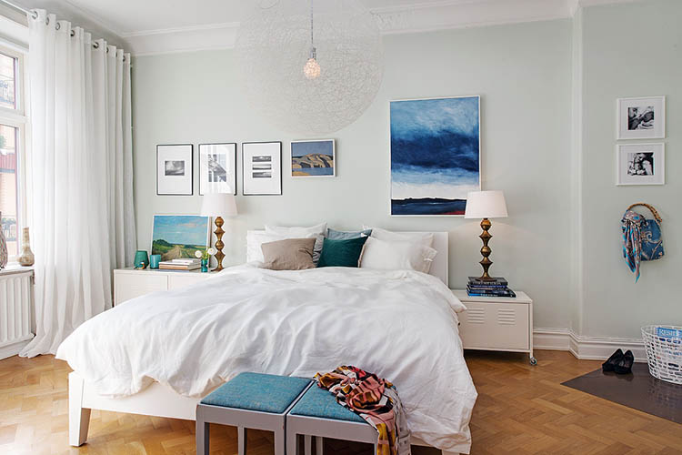 Phòng ngủ đẹp thông thoáng và dịu nhẹ với tông màu trắng