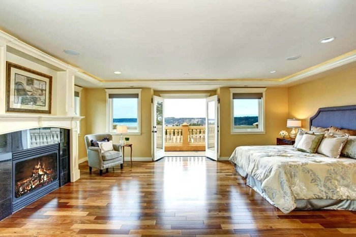 Sàn gỗ công nghiệp mang đến nét đẹp hiện đại và ấn tượng cho không gian phòng ngủ