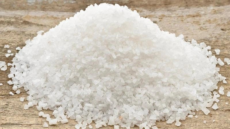 rắc muối xua đuổi vận xuôi