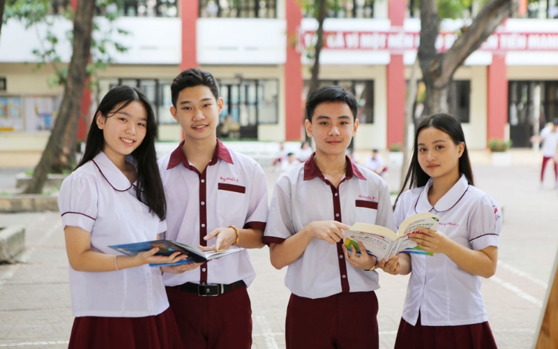 So sánh trường công và trường tư