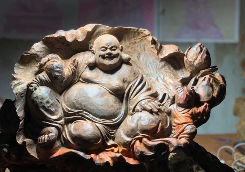 tượng phật đặt tại cổng