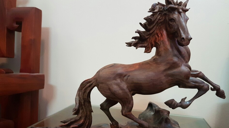 tượng ngựa để bàn làm việc