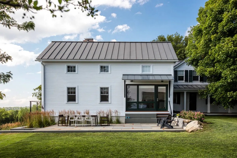 mẫu nhà 2 tầng mái tôn xanh