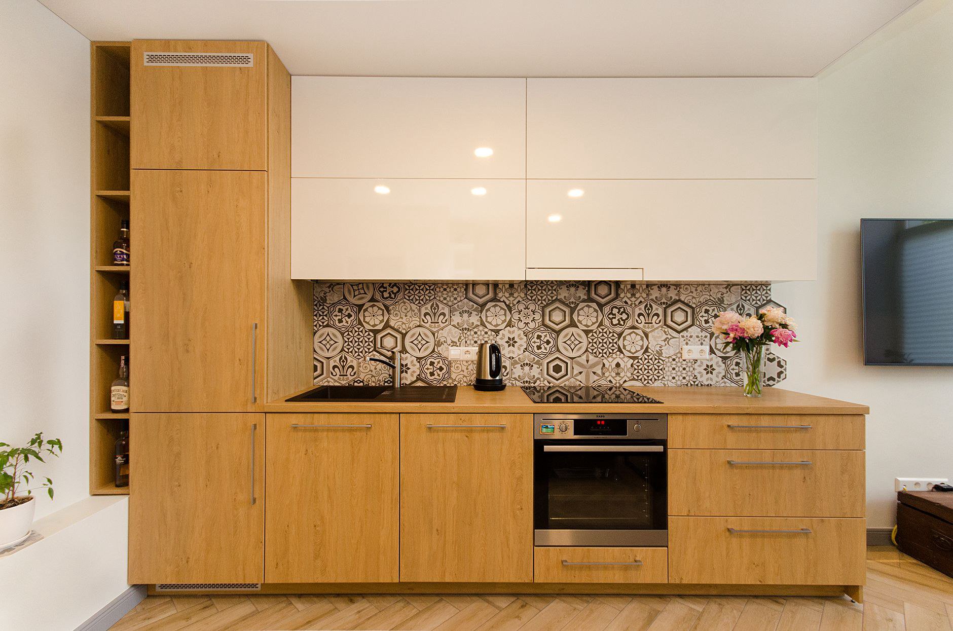Lớp phủ quyết định độ bền mặt tủ: melamine, laminate, acrylic, sơn 2K